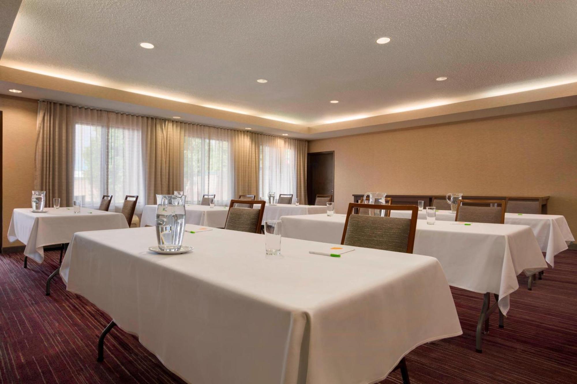 Courtyard By Marriott Champaign Hotel Exterior photo