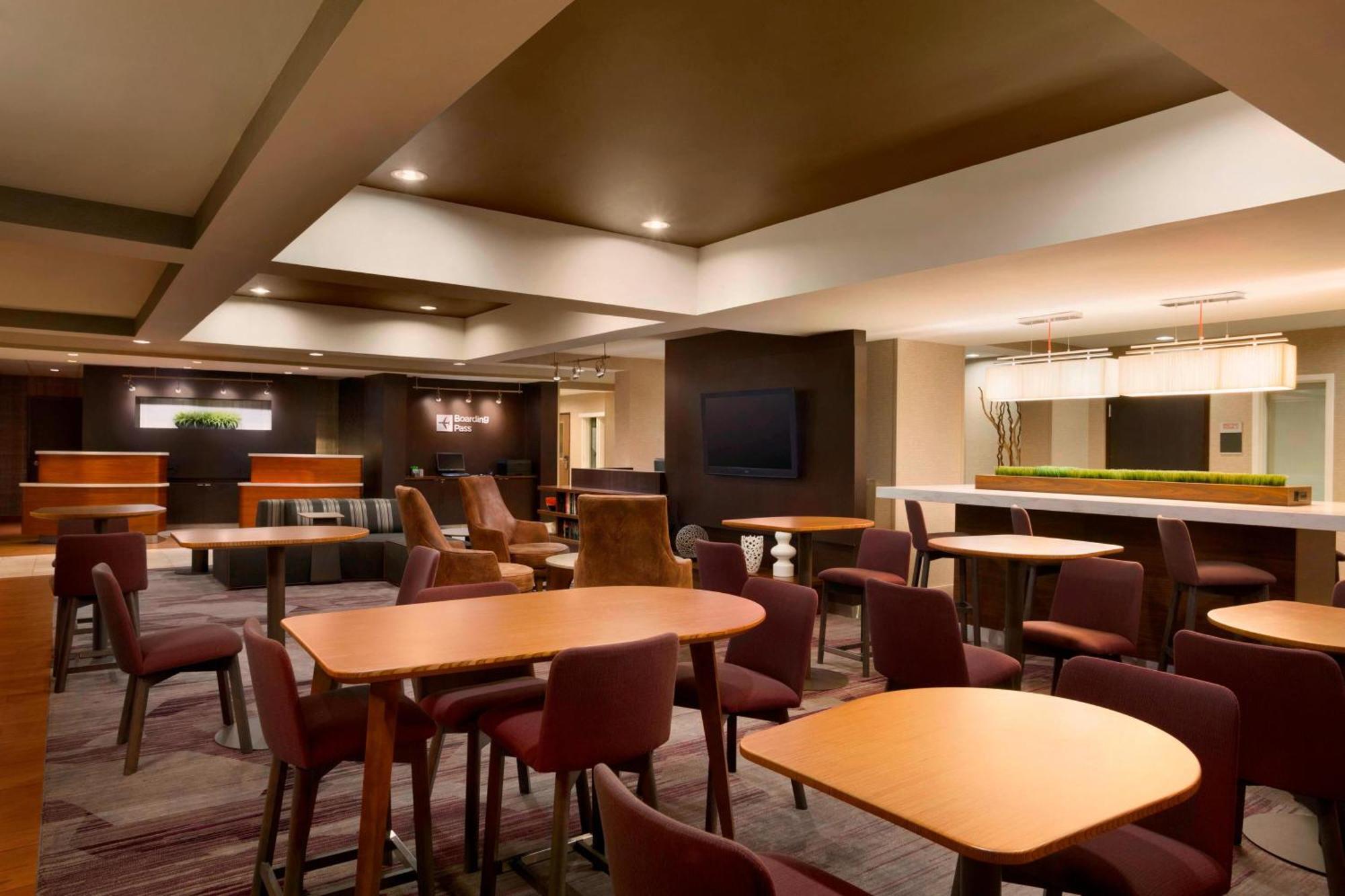 Courtyard By Marriott Champaign Hotel Exterior photo